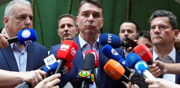 Flávio pede renúncia de Moraes e o chama de 'advogado de Vorcaro'