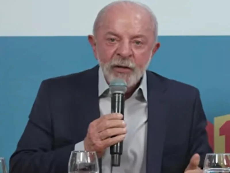 Lula diz que Flávio "nasceu na milícia e tem escritório com o Careca"