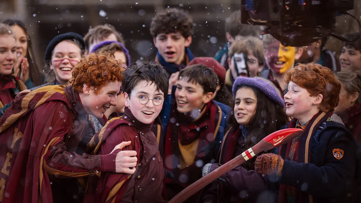 El sueño cumplido de Nicholas Hoult: de ser rechazado para las películas de Harry Potter a fichar por la serie que adapta los famosos libros