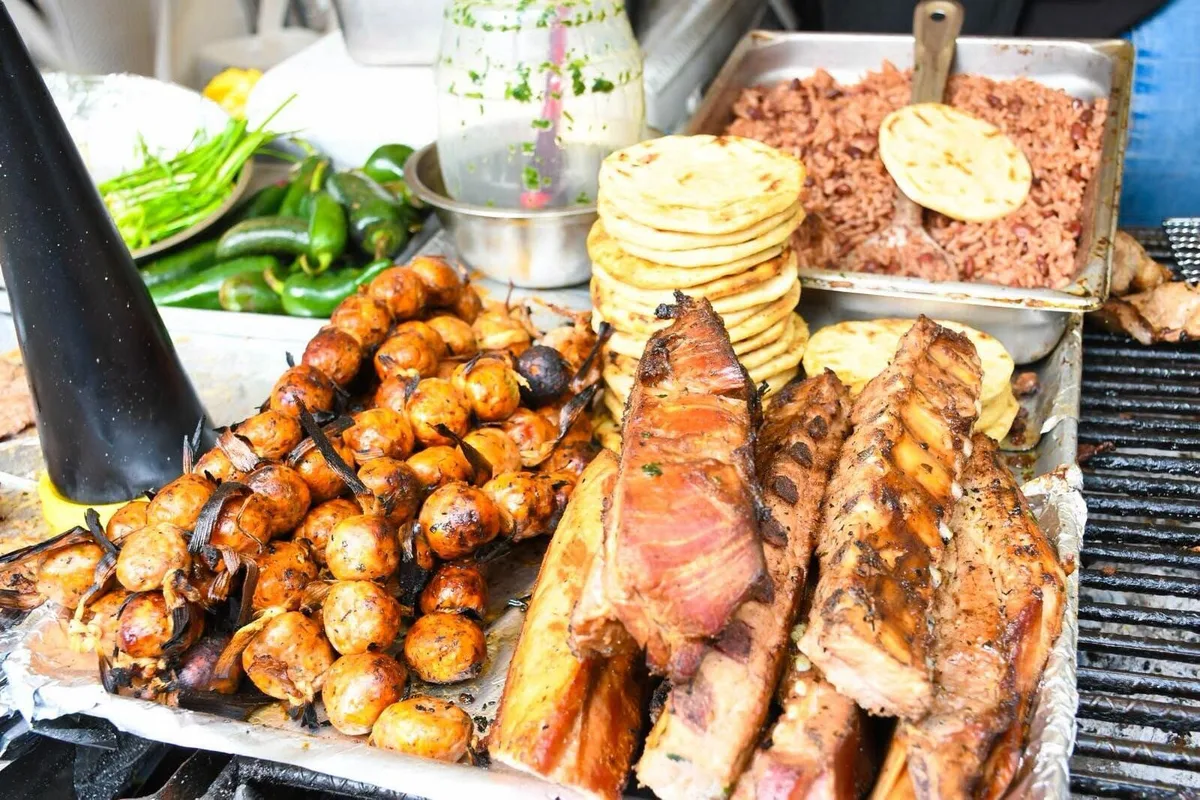 En fotos: costillas, chicharrones, chorizos y más, así deleitó el festival del cerdo a El Salvador
