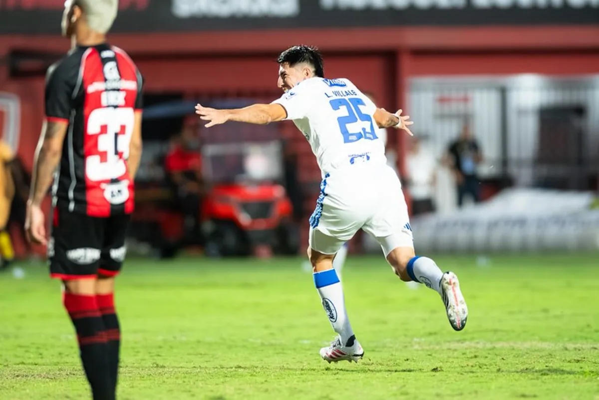 Cruzeiro vence o Vitória de virada e se aproxima do G-4 do Brasileirão