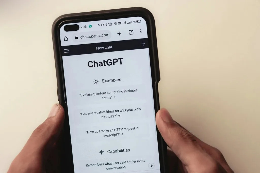 Europa designa a ChatGPT como buscador y ahora deberá cumplir reglas más duras