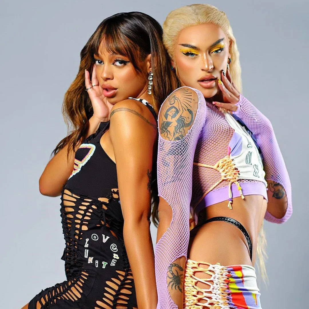 Pabllo Vittar divide com Urias o canto de música do álbum 'Lost in lust'