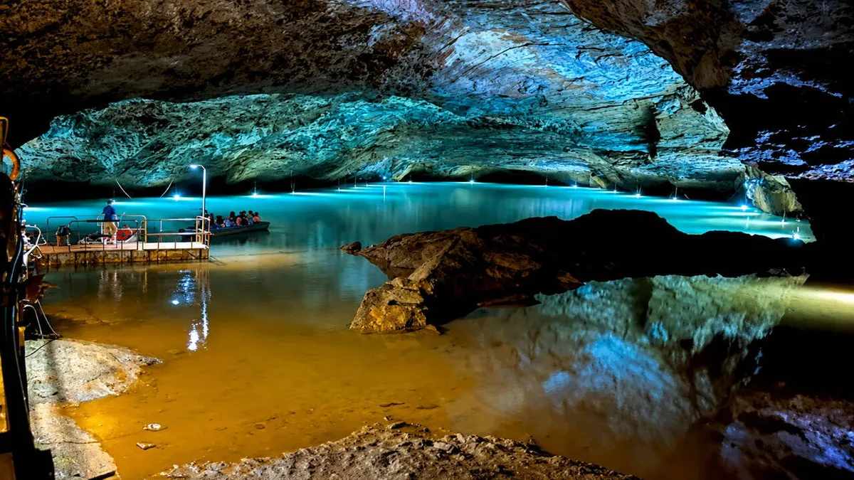 A 13-year-old crawled into a Tennessee cave and found a hidden lake