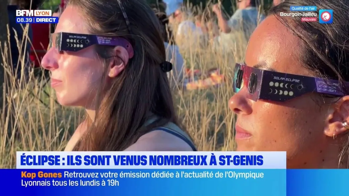 Eclipse : plusieurs centaines de personnes sont venues admirer le phénomène au fort de Côte-Lorette