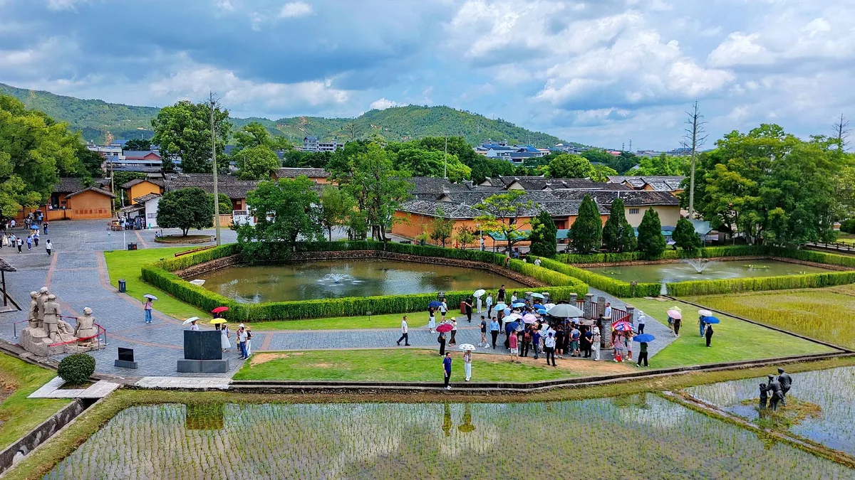 Chinese travelers seek new experiences during National Day holiday
