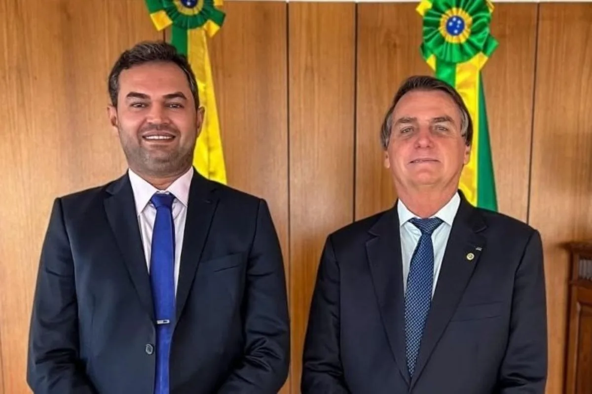 MPE acusa candidato ao Senado de fraude por usar sobrenome Bolsonaro