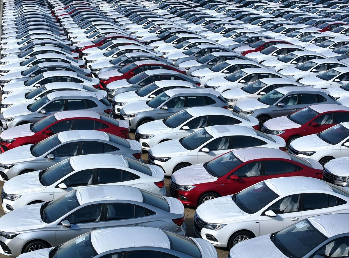 Voitures hybrides : l’UE va plafonner les importations de véhicules chinois à 350 000 par an