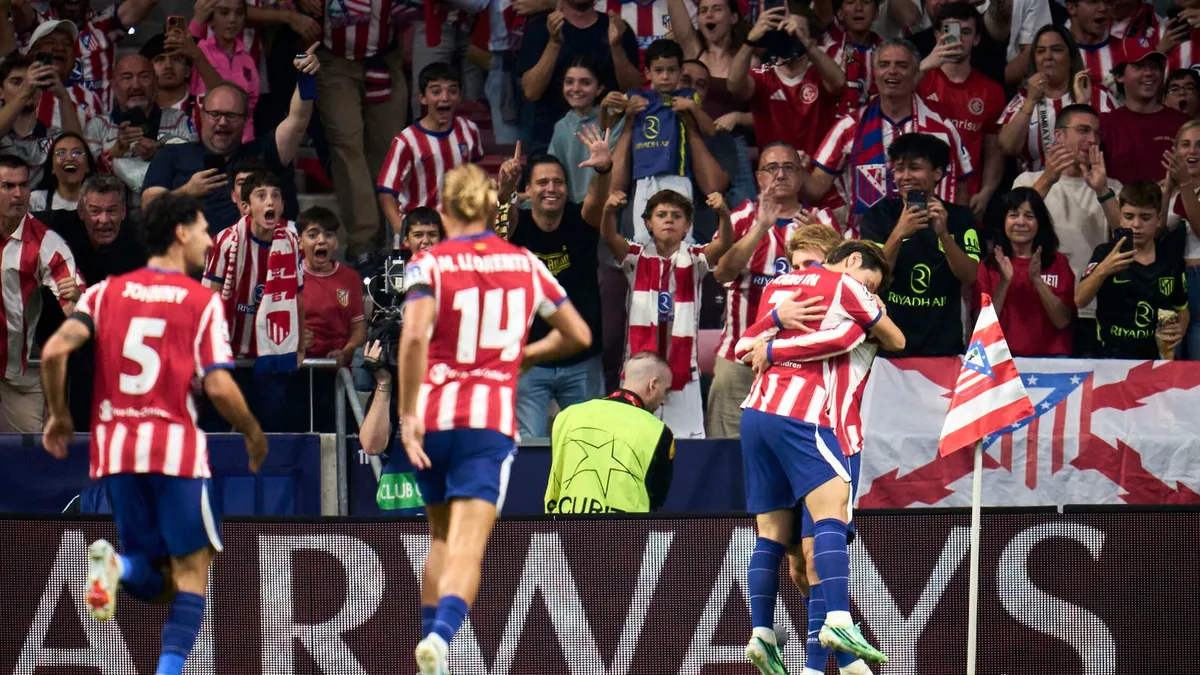 Barrios y Lookman alumbran al Atleti en un exigente duelo ante el Manchester United (2-0)