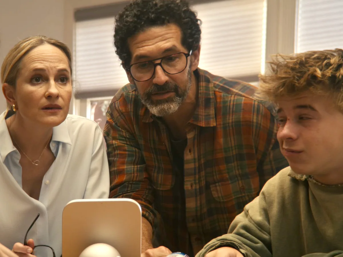 Ad pros say Apple's chaotic new commercial fails at what the brand once did best