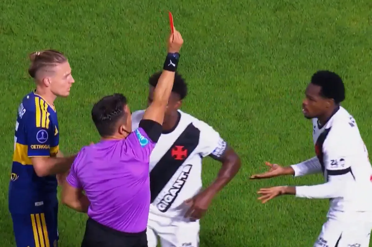 Boca vs. Vasco da Gama: la insólita doble amarilla que el árbitro chileno le mostró a un jugador visitante