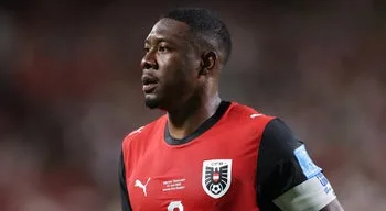 Alaba assina pela Udinese
