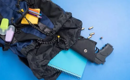 Detienen a adolescente por disparar con escopeta en escuela secundaria de Francia; deja herido al director y a profesora