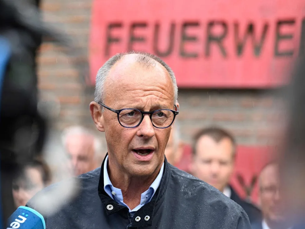 Bundespolitik: Merz besucht Waldbrandgebiet in der Eifel