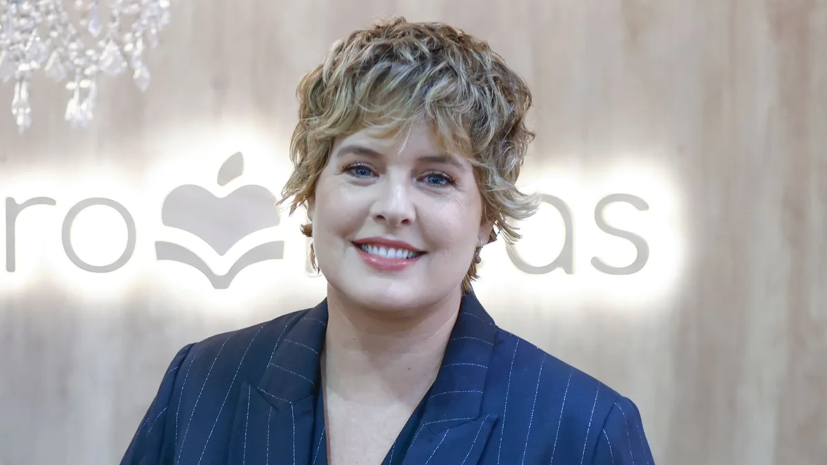 Tania Llasera toma una decisión tajante tras la filtración de mensajes y los dardos de Adriana Abenia