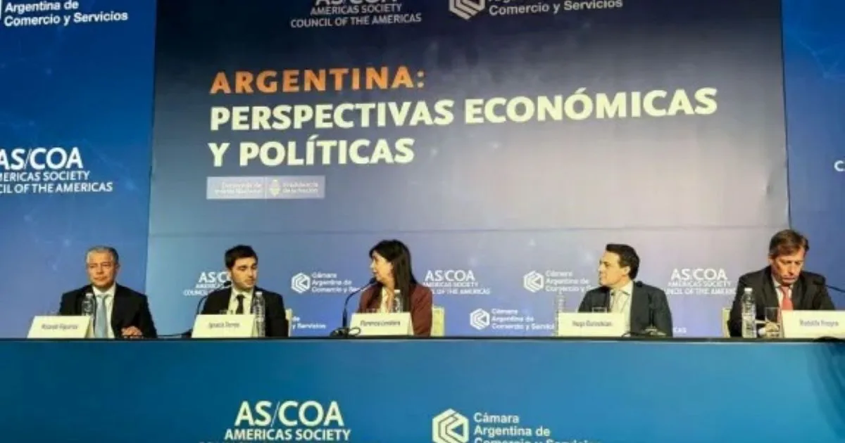 Esto es en off: del fallido futbolero de un gobernador, a la reunión incómoda en Bariloche