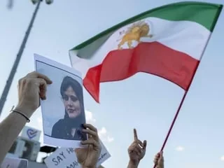 Devenue un symbole de la lutte pour la liberté des femmes en Iran, Mahsa Amini est morte il y a quatre ans
