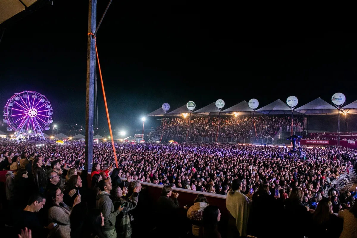 Frei Gilson reúne mais de 40 mil pessoas na Festa do Peão de Piracicaba