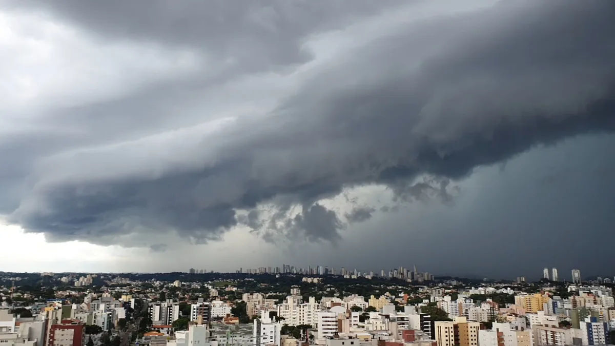Paraná recebe alerta de tempestades com trovoadas; veja previsão do tempo