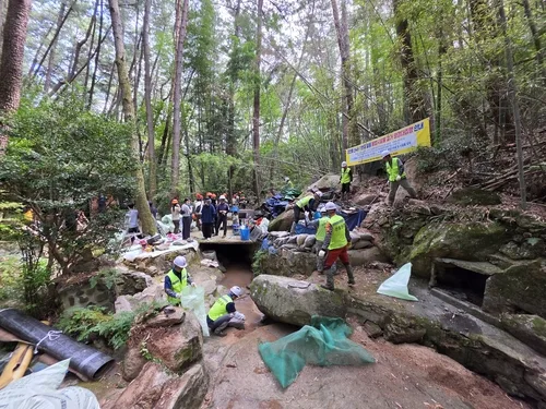 금정산국립공원 불법 기도터 20년 만에 철거…계곡 복원