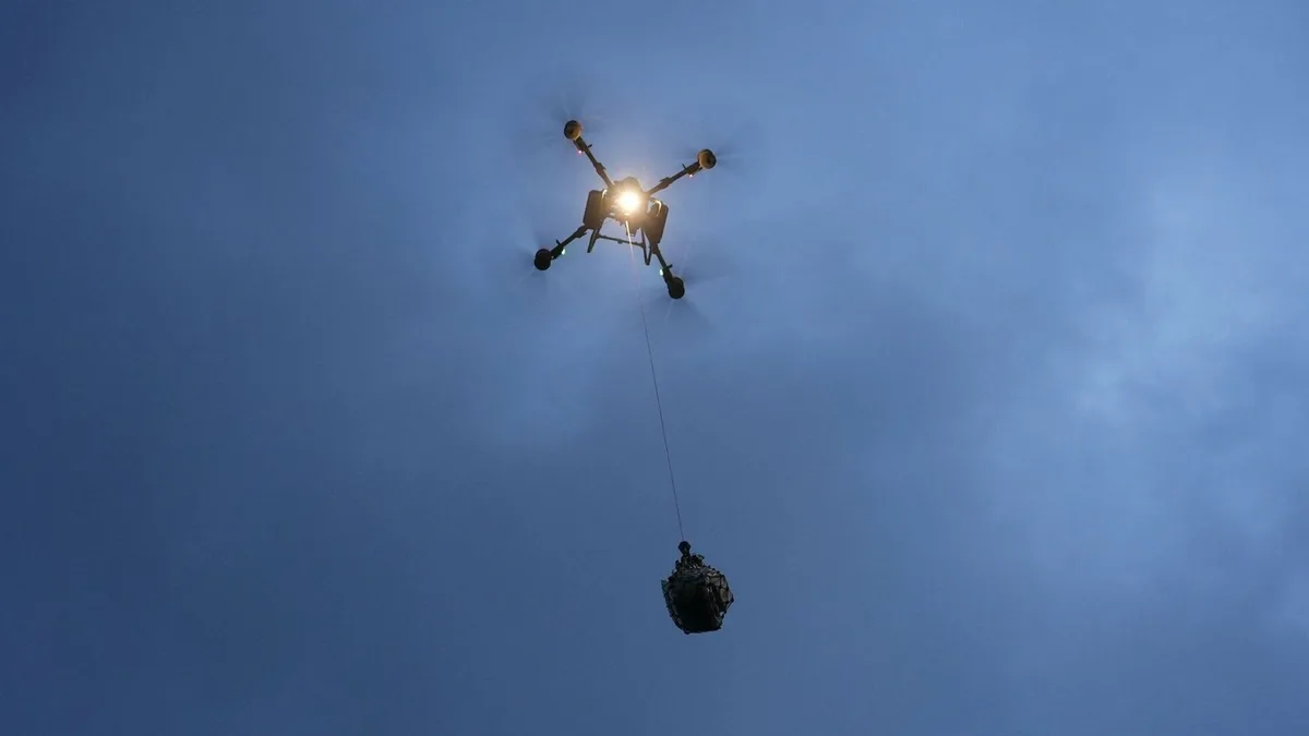 Cómo Nepal está usando los drones para transportar personas y comida y ayudar a las víctimas de las inundaciones