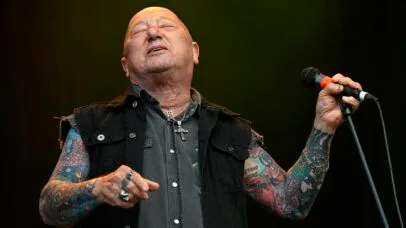 Angry Anderson, voz icônica do Rose Tattoo, morre aos 79 anos