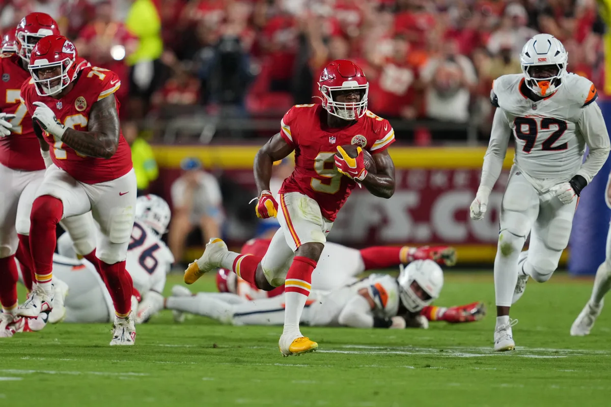 Mahomes retorna, Walker brilha e Chiefs arrasam Broncos na estreia