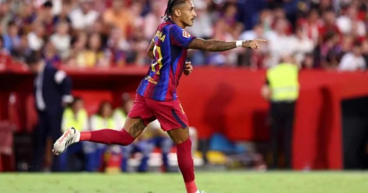 Com hat-trick de Raphinha, Barcelona vence o Sevilla fora de casa
