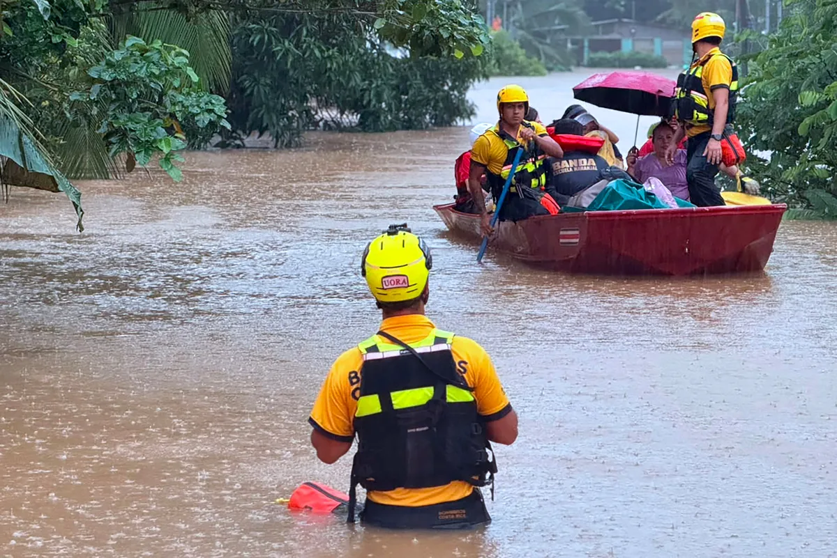 Costa Rica enfrenta horas críticas por las lluvias: 73 cantones están bajo alerta y viene otra onda tropical
