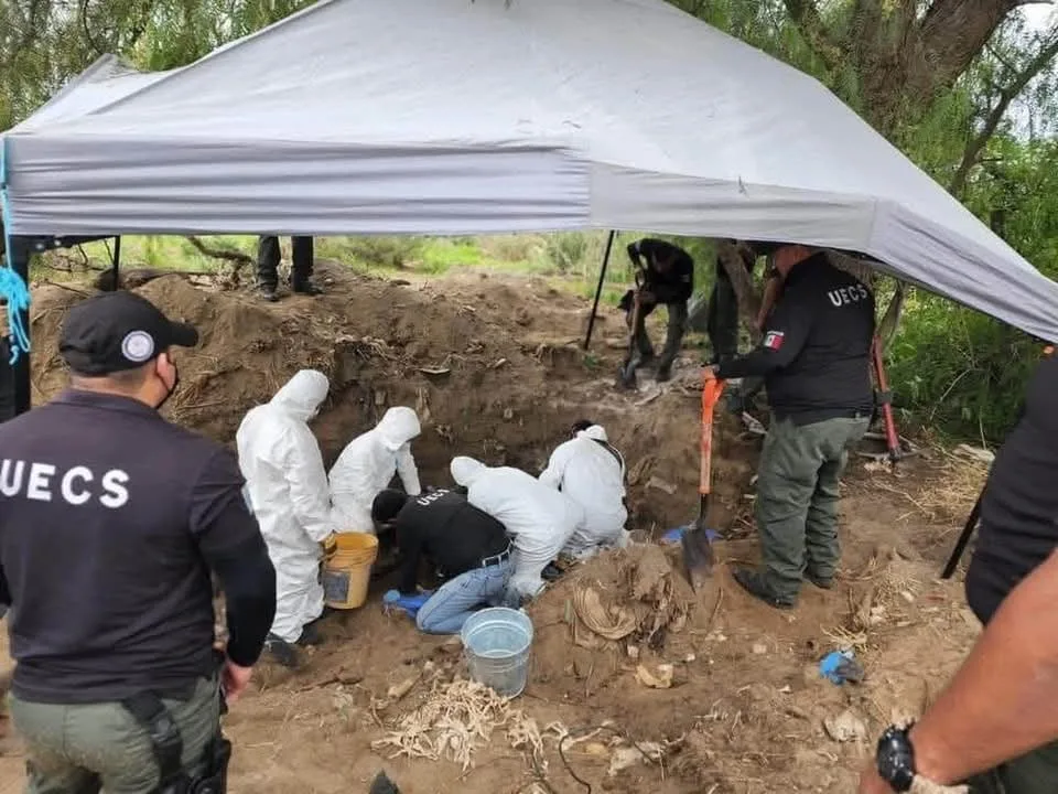 Recuperan cinco cuerpos de una fosa clandestina en Hidalgo: inician peritajes para confirmar sus identidades