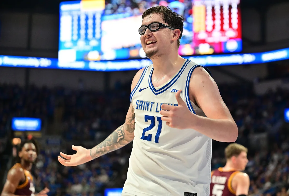 Robbie Ávila, el pivote lento, con mil apodos, sin físico escultural y que llegó hasta Los Angeles Lakers