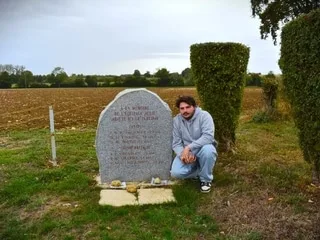 À 22 ans, il documente l’histoire de sa commune dans l’Orne et lève le mystère entourant le crash d’un avion anglais