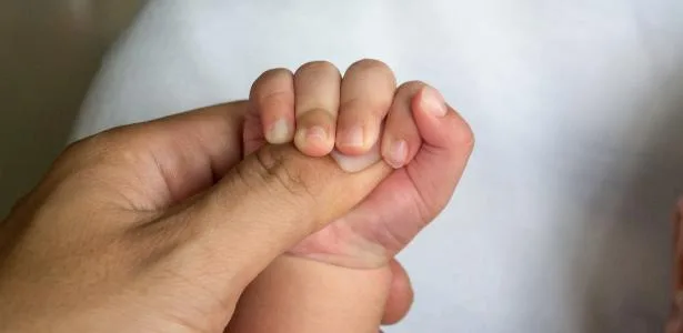 Pais pegam até 30 anos de prisão por morte de filha de 18 meses nos EUA