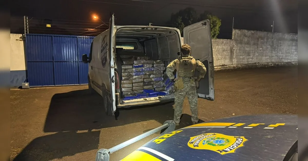 PRF apreende 350 quilos de maconha escondidos em carga de móveis em Cascavel