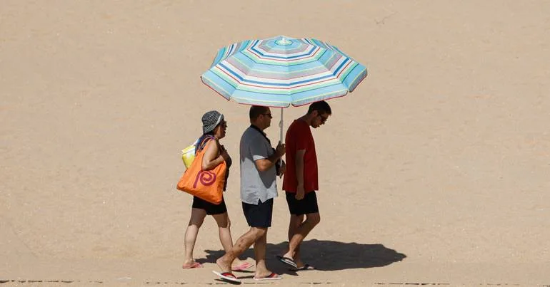 Calor: 13 distritos sob aviso amarelo até segunda