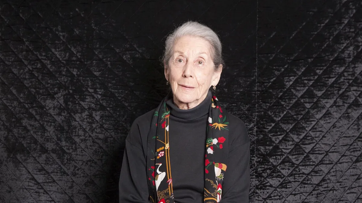 Nadine Gordimer, escritora sudafricana: “El arte es la única fuerza capaz de reconquistar al ser humano sometido al poder político o a la tecnología”