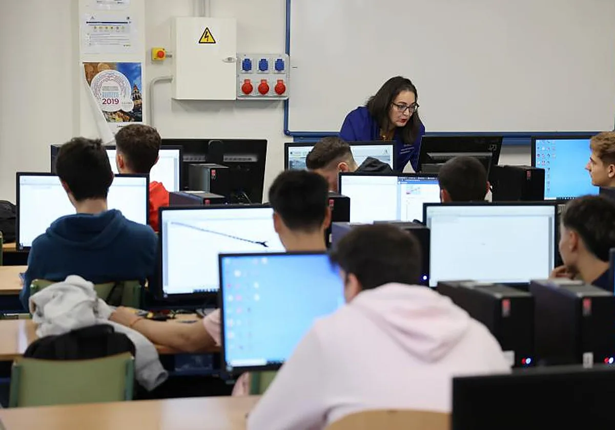 La Junta de Andalucía permite impartir cursos de FP sin el certificado docente: estas son las condiciones
