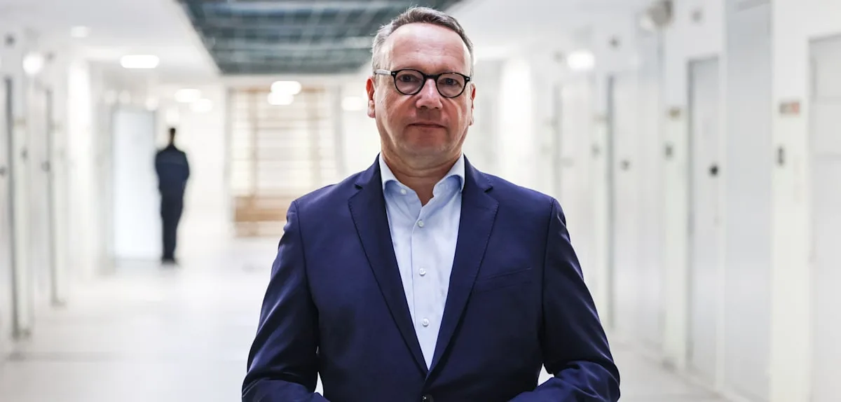 „Nur durch ein Vorzimmer getrennt“ – Grüner Justizminister verteidigt Beförderung seiner Favoritin
