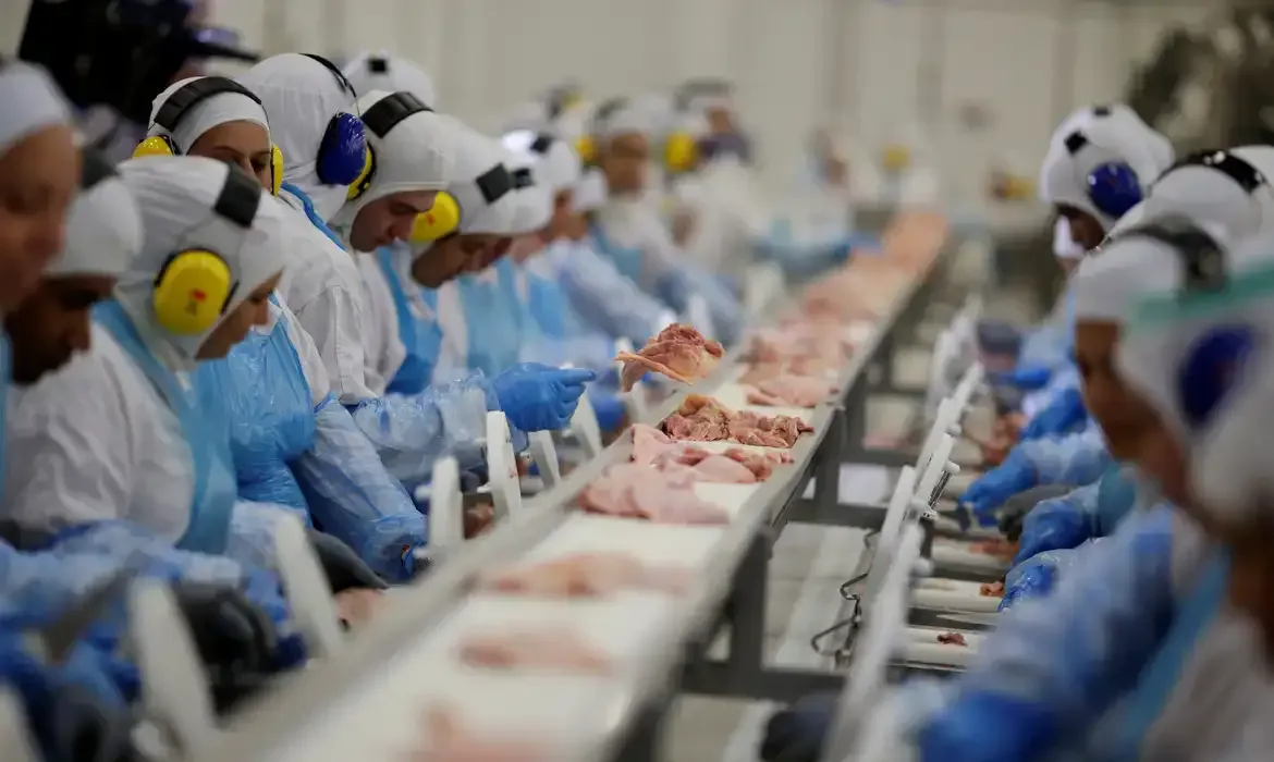 Começa a faltar carne nos frigoríficos do Acre