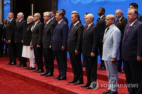 "美특사, SCO 개최지서 중앙亞 정상들과 연쇄 회담…중러 견제"