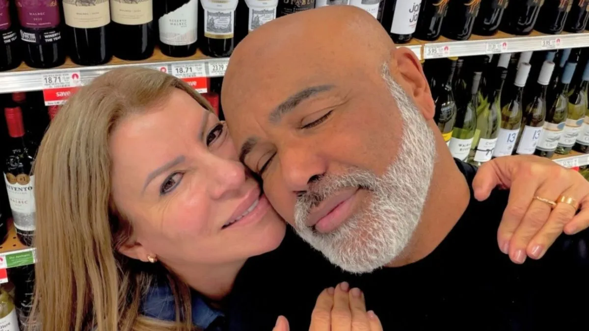 Esposa de Rick teria passado mal ao chegar no Brasil, diz agência