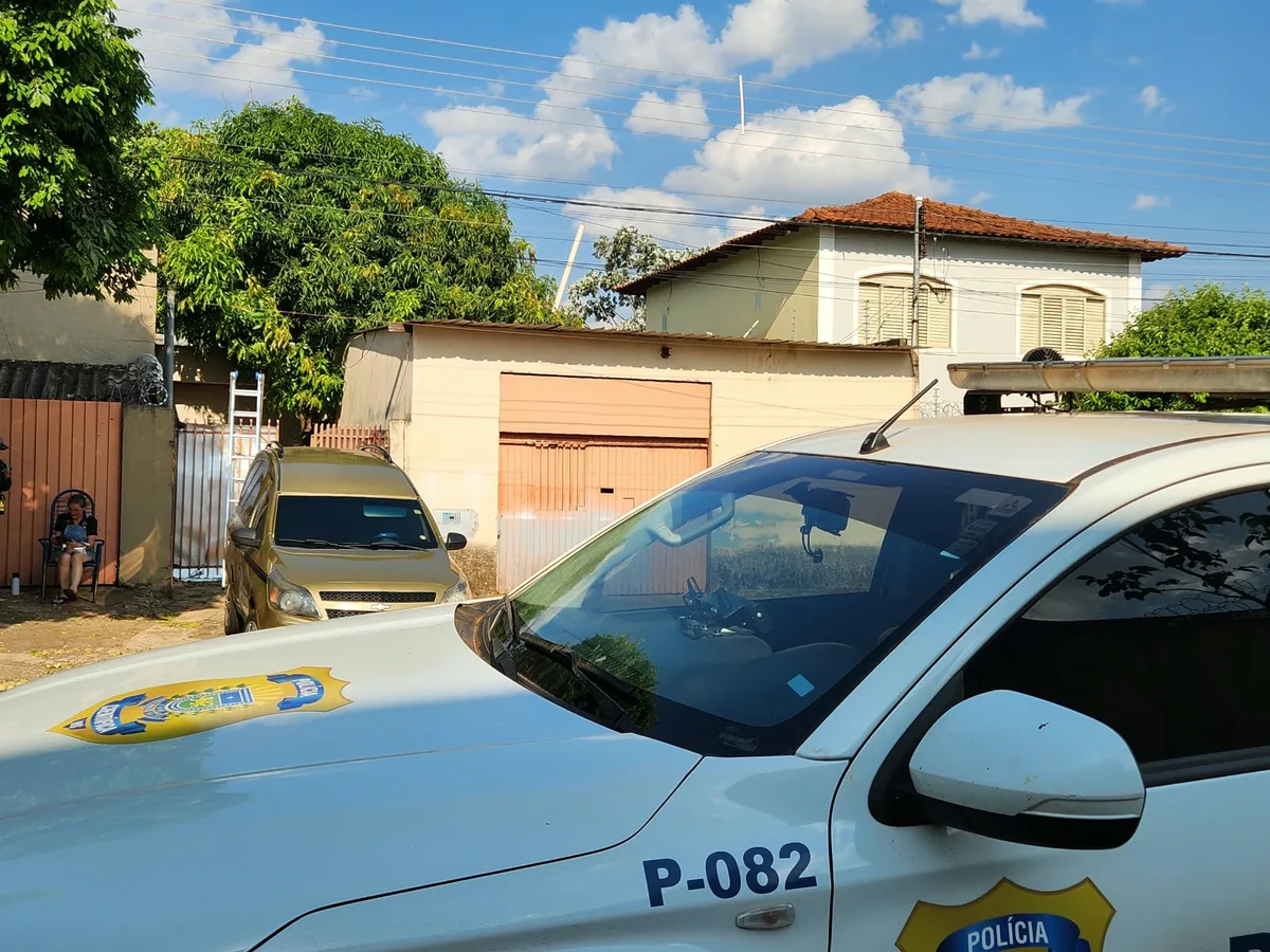 Suspeita de feminicídio: mãe encontra filha morta com sinais de esganadura