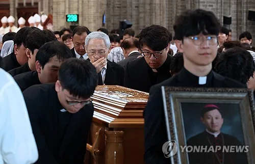 유인촌, 동생 故유경촌 주교 1주기에 자전거로 성지 순례