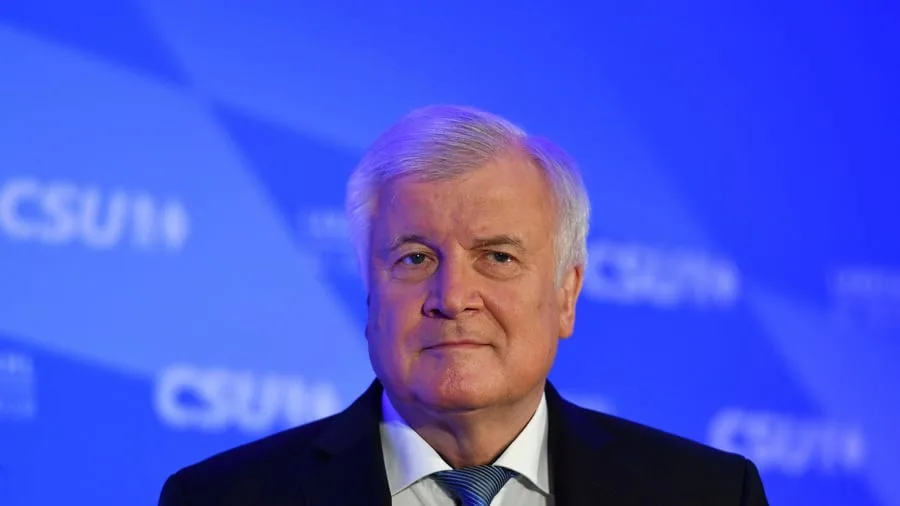 Bundespolitik: Seehofer attestiert Merz „massiven Glaubwürdigkeitsverlust“