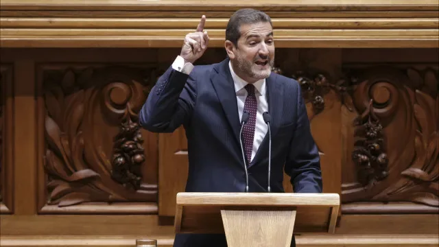 PSD acusa Carneiro de defender medidas "a pensar nas sondagens"