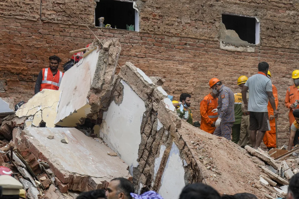 MCD suspends 5 officials after 7 killed in Satya Niketan building collapse