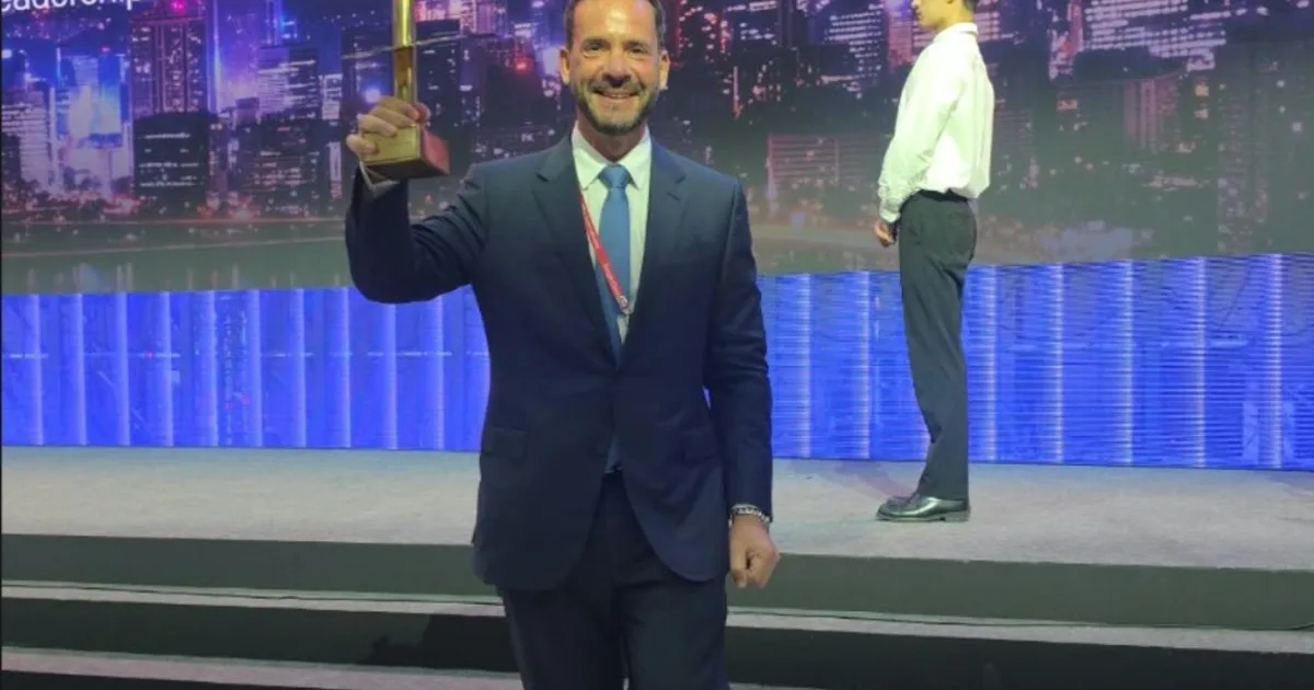Ariel Sujarchuk recibió en Corea del Sur un premio internacional por su gestión con inteligencia artificial