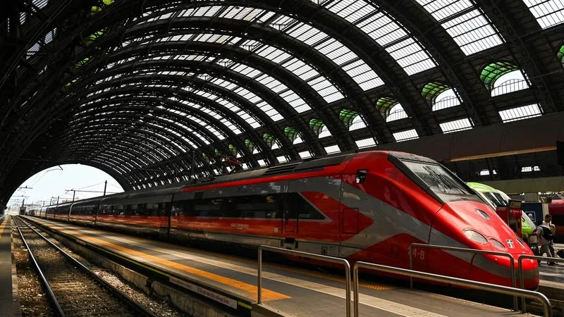 Un nouveau coup dur pour le concurrent de la SNCF: faute de trains disponibles, Trenitalia France va réduire son offre de 20% début 2027 (36 liaisons en moins par semaine)