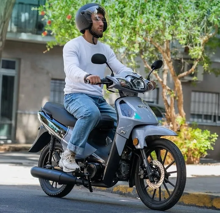 Fue una fábrica textil en crisis en 2001 y hoy le pelea a las chinas el podio en venta de motos