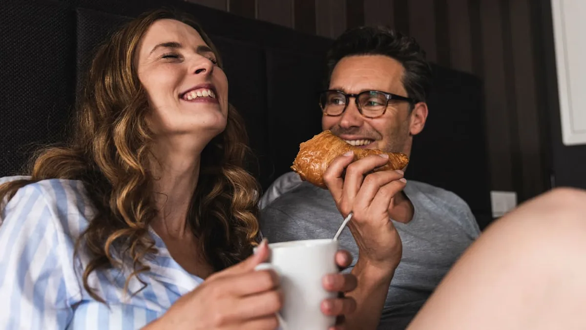 Studie zeigt - Der Schlaf des Partners beeinflusst ihre Ernährung